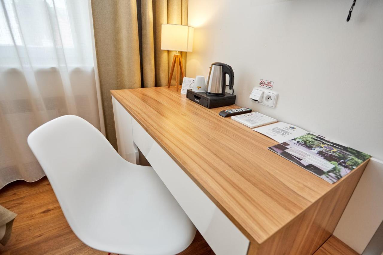 Garden Court Hotell 4*