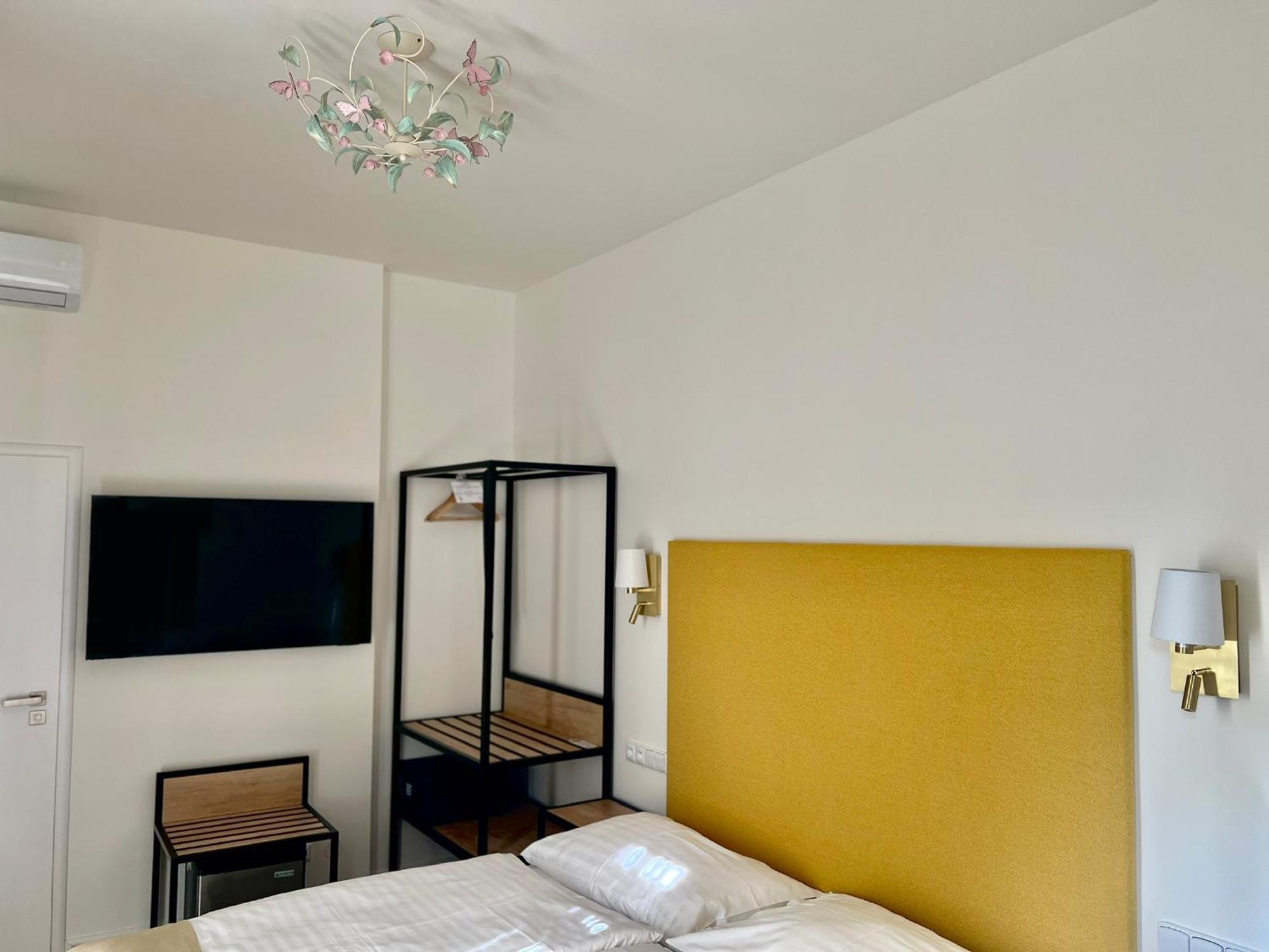 Garden Court Hotell 4*